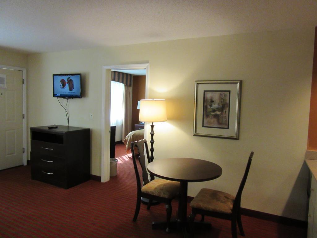 Clarion Suites Augusta Buitenkant foto